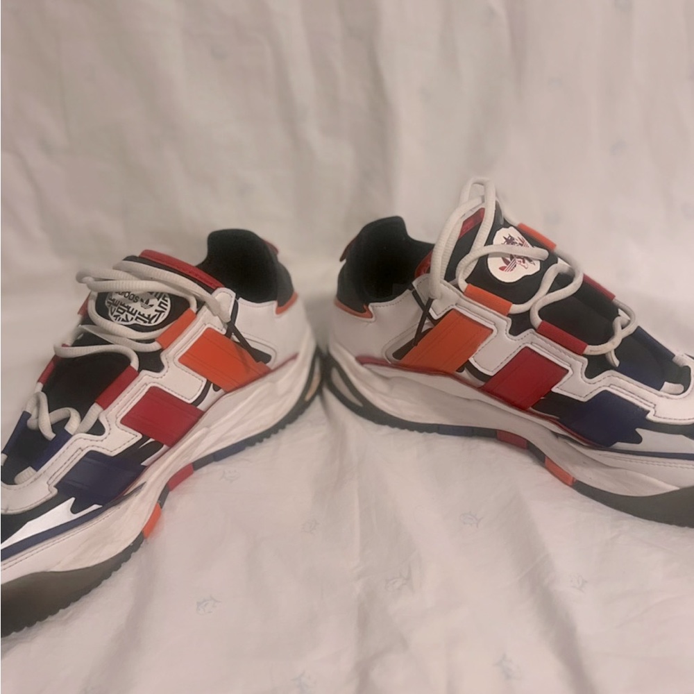 Adidas Size 9.5 Super Nice Shoe